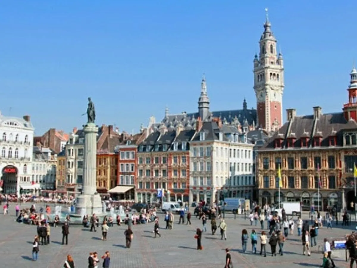 Hébergement de vacances Villa La Chambre Jaune Maison Avec Grande Terrasse Et Garage Prive à Lille France