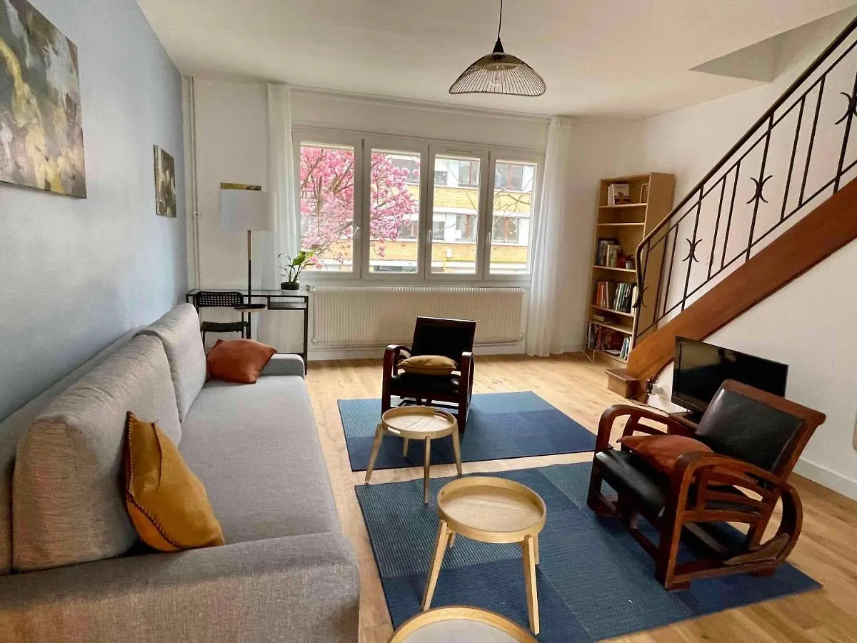 Villa La Chambre Jaune Maison Avec Grande Terrasse Et Garage Prive à Lille Hébergement de vacances